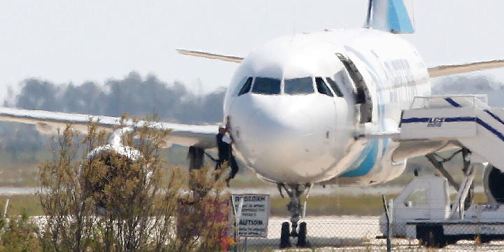 Arestēts "EgyptAir" pasažieru lidmašīnas nolaupītājs