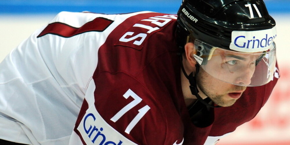 Rezultatīvu sezonu Čehijā aizvadījušais Bukarts pievienojas Latvijas hokeja izlases treniņiem