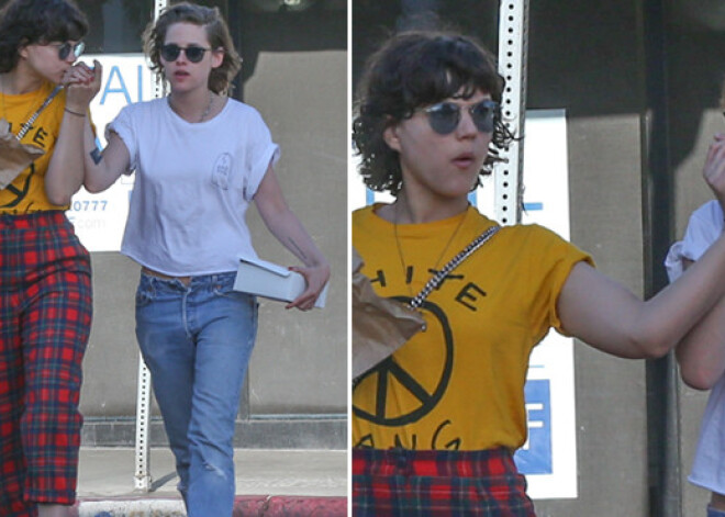 Звезда «Сумерек» и ее девушка целуют друг другу руки на улице