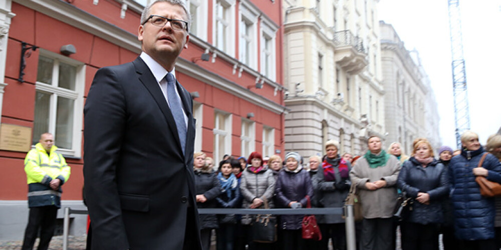 Puse Latvijas iedzīvotāju vēlas, lai Belēvičs pamet veselības ministra amatu