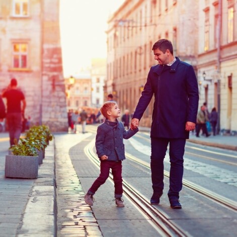 Ir donžuāna tipa vīrieši, kas, stumjot bērnus pa priekšu kā ēsmu, būtībā izmanto sievietes. Viņas uzķeras uz tādiem vīriešiem, jo vientuļo tēvu tēma ir apspēlēta filmās un seriālos, kur viņi parādās kā pozitīvi tēli, kas meklē mīlestību.