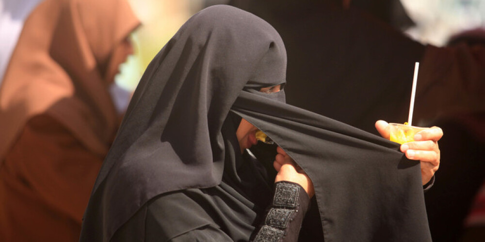 Ko Latvijas musulmaņi domā par plāniem aizliegt šeit hidžābu valkāšanu
