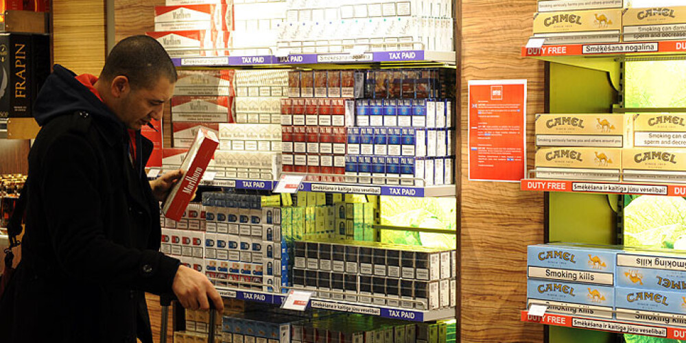 Smēķu kontrabanda un veikalu slēgšana Latgalē - ar to draudot jaunais Tabakas likums