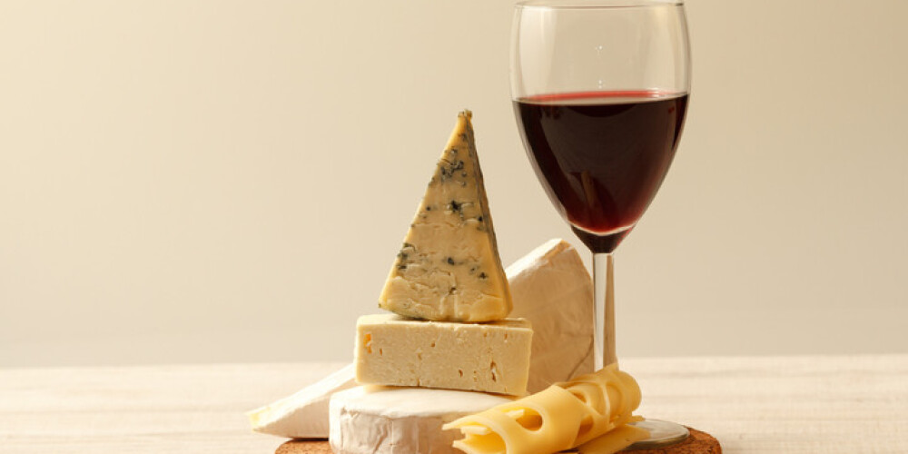 Хотите похудеть? Ешьте шоколад и сыр и пейте красное вино!