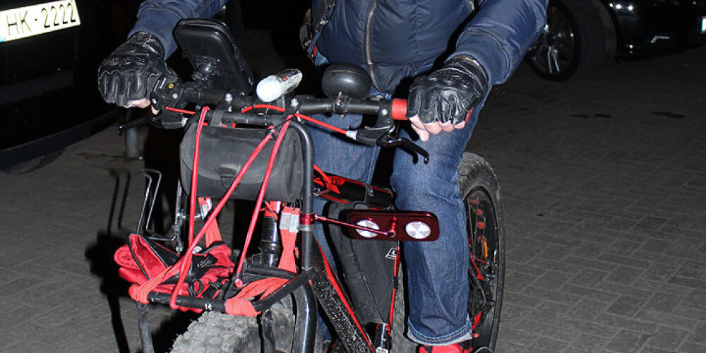 Ainars Virga ticis pie sasodīti laba velosipēda. FOTO
