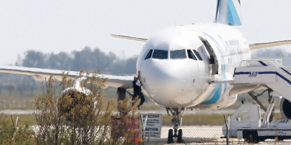 Ēģiptes lidmašīnas nolaupītājs lūdz patvērumu Kiprā