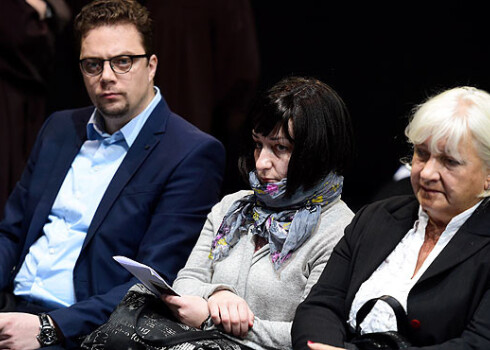 Būvinženieri Ivars Sergets, SIA "Maxima Latvija" darbiniece Inna Šuvajeva un Juridiskās nodaļas Būvniecības uzraudzības nodaļas eksperte Marika Treija.