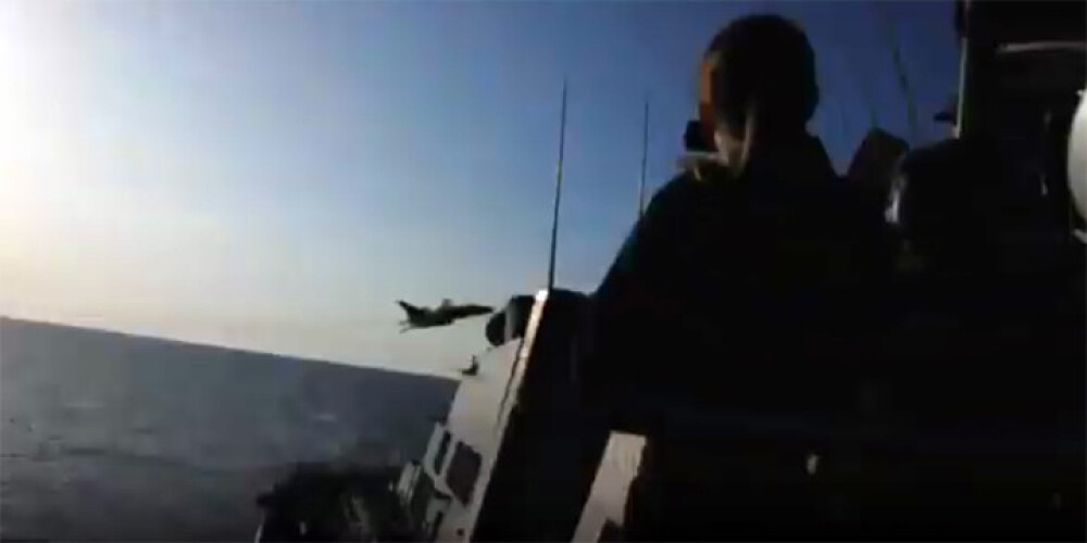 Krievijas bumbvedēju pārlidošana ASV karakuģim bijusi "nedroša un neprofesionāla". VIDEO
