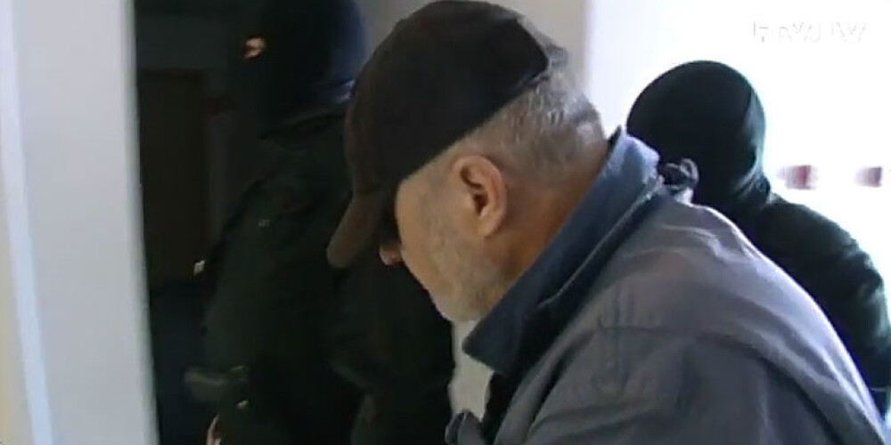 Diviem no trim kokaīna kontrabandas organizētājiem piemēro apcietinājumu. VIDEO