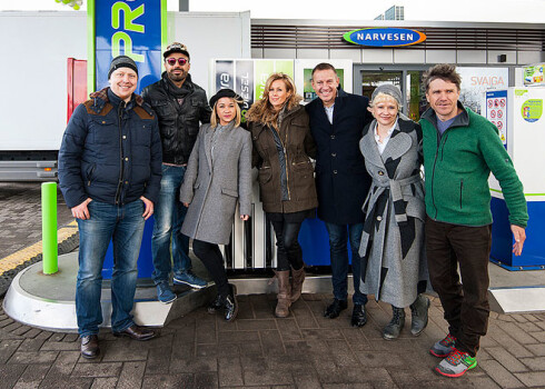 Знаменитости первыми в Латвии протестировали уникальное дизельное топливо