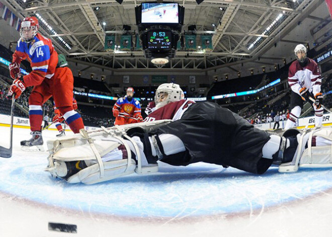 Latvijas U-18 hokejisti izgāž pirmo trešdaļu un cieš sagrāvi pret krieviem