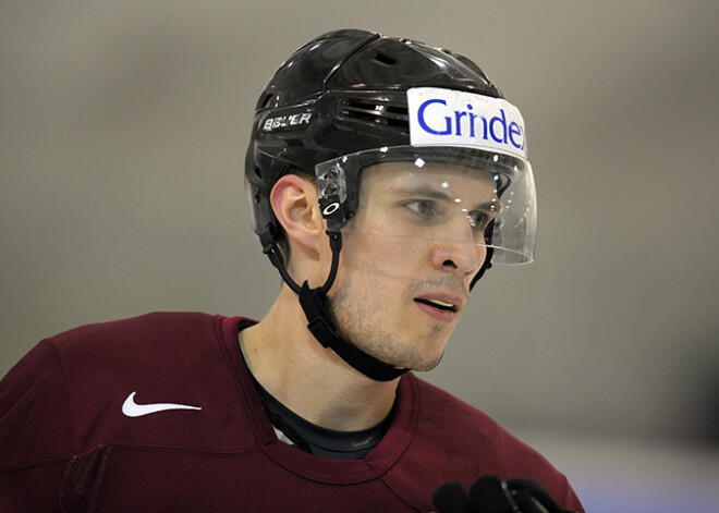 Latvijas hokeja izlases treniņiem pievienojas aizsargi Andersons un Demiters