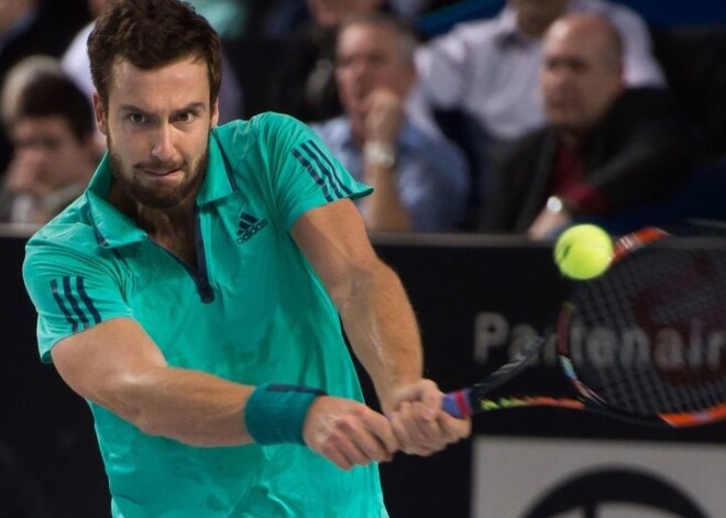 Ernests Gulbis Barselonas pirmajā kārtā zaudē 212. raketei ungāram Fučovičam