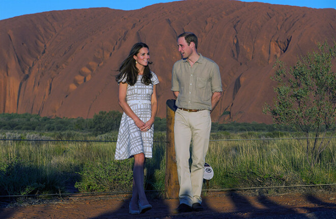 Pie Uluru klints Austrālijā pāris pat saglabāja zināmu distanci par ko Viljams pajokojis, vaicājot sievai: „Par ko gan mums tagad parunāt?”