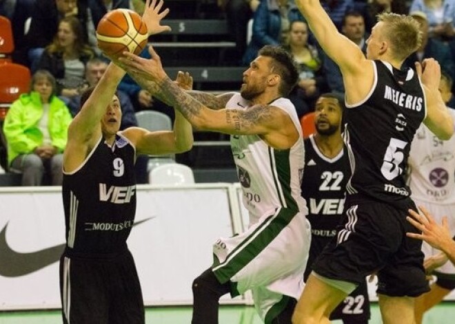 "Valmiera"/ORDO vēlreiz uzvar "VEF Rīga"; izplēn rīdzinieku cerības automātiski tikt pusfinālā