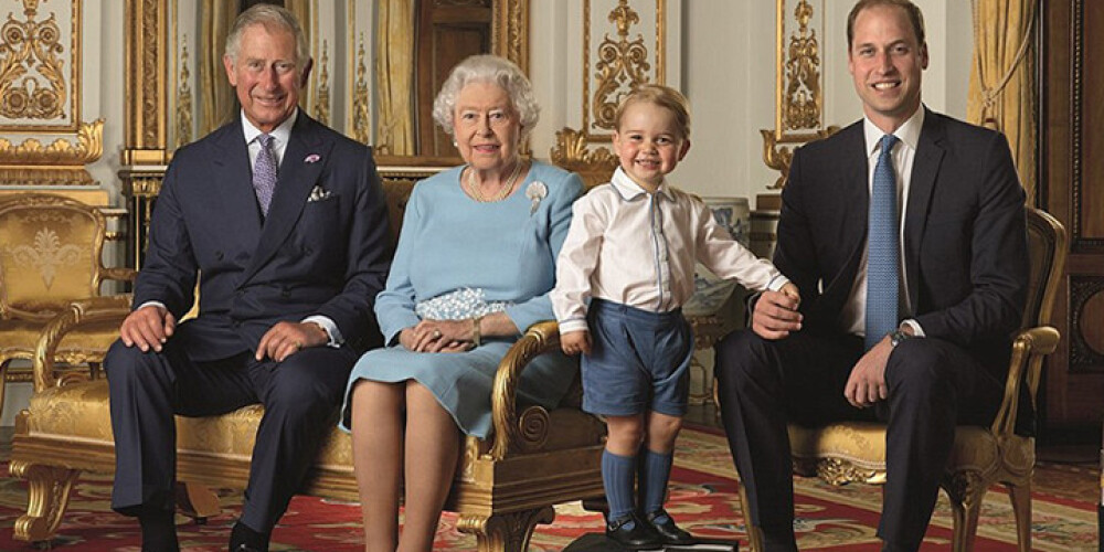2-летний принц Джордж снялся для марки с отцом, дедушкой и прабабушкой