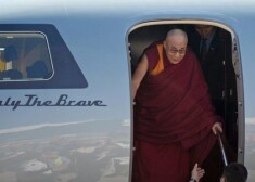 Dalailama atkal pošas uz Latviju; baumo, ka vizīti finansē Krievijas budisti