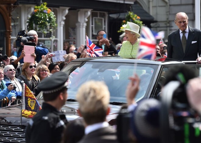 Elizabete II 21. aprīlī Londonā svinēja savu deviņdesmito dzimšanas dienu,