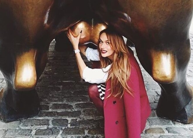 Алену Водонаеву раскритиковали за фото с гениталиями медного быка