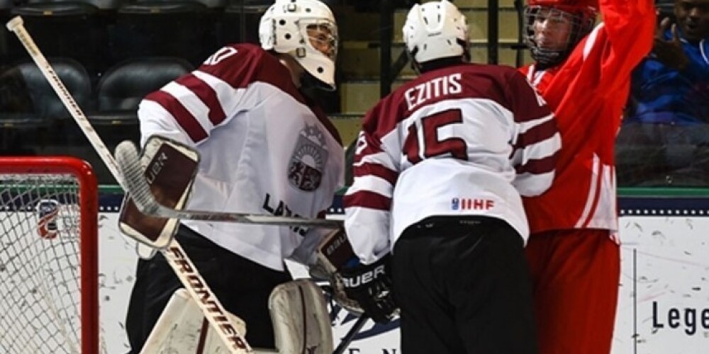 Latvijas U-18 hokejistiem zaudējums otrajā cīņā par vietas saglabāšanu pasaules čempionāta elites divīzijā
