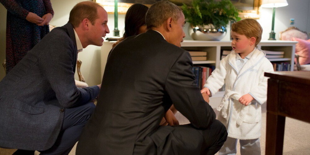 Одетый в пижаму и халат принц Джордж очаровал Обаму