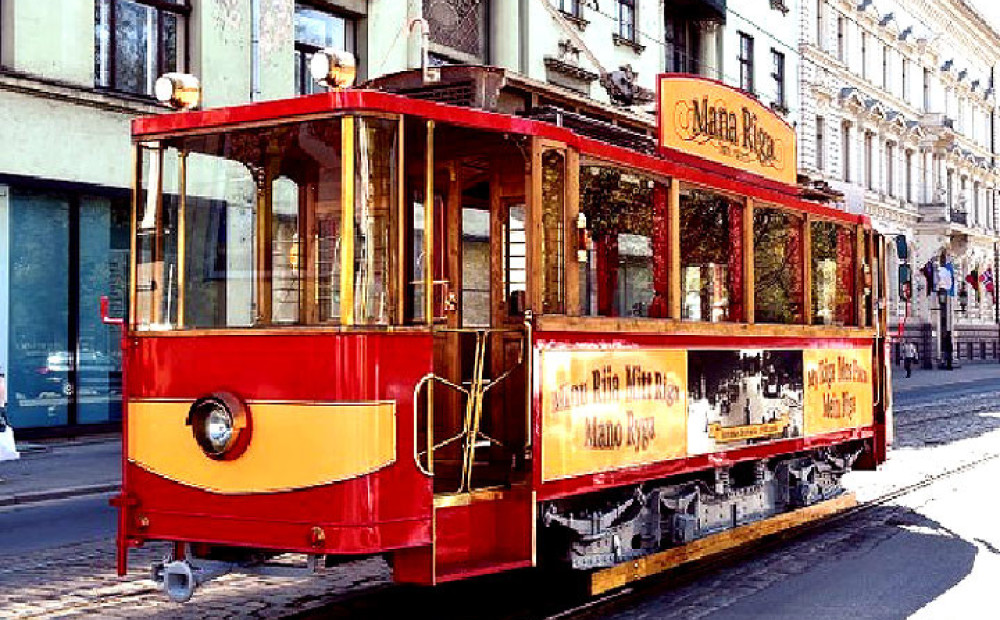 Ретро трамвай довлатов. Рига трамвай 1901. Рига трамвай ретро. Ретро трамвай модель. Первый Рижский электрический трамвай.