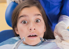 Vispārējā anestēzija bērnu zobārstniecībā – pieprasīta, bet vai neaizstājama? Stomatologu komentārs