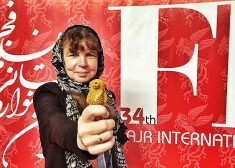 Laila Pakalniņa gan nebija klāt festivāla noslēguma ceremonijā, kas, piedaloties festivāla viesiem un Irānas amatpersonām, notika pirmdien, jo tajā laikā režisore jau bija ceļā uz Go East filmu festivālu Vācijā, Vīsbādenē.