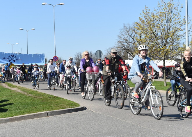 Ar ģimenes velo braucienu atklāj Rīgas Velo nedēļu