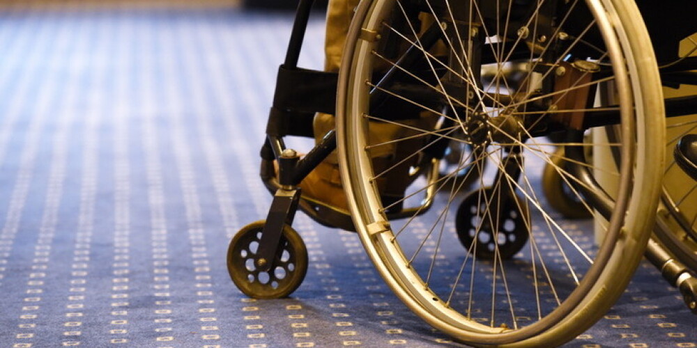 Par sēžu neapmeklēšanu no Invalīdu lietu padomes izslēdz dalībniekus