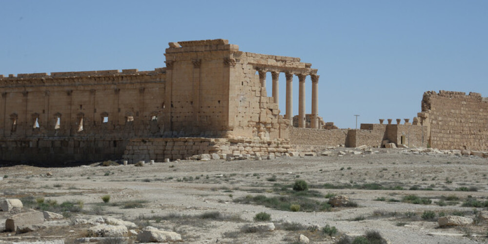 Populāri krievu mūziķi spēlē Palmīrā - senajā Sīrijas pilsētā, kas nu izpostīta, bet "atgūta"
