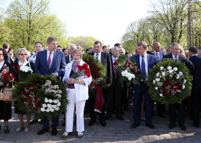 Svinības par godu Uzvaras dienai un nacisma sagrāvei, kā arī Otrā pasaules kara upuru piemiņai Uzvaras parkā.