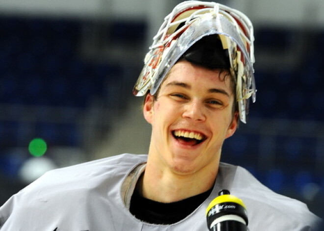 Pret Krieviju šodien vārtus sargā Elvis Merzļikins. Pēc otrās trešdaļas - 0:2