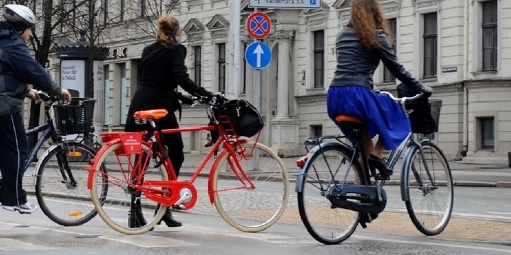 Vakar Rīgā sadūrušies divi velosipēdisti