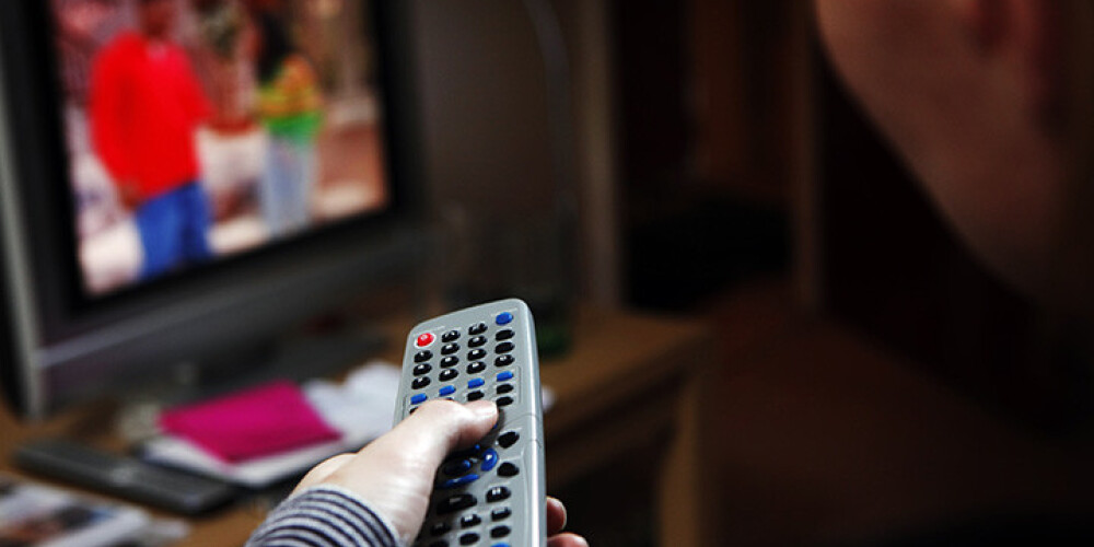 Nelegālo TV izplatītāju dēļ valsts nodokļos nesaņem ap 12 miljoniem eiro