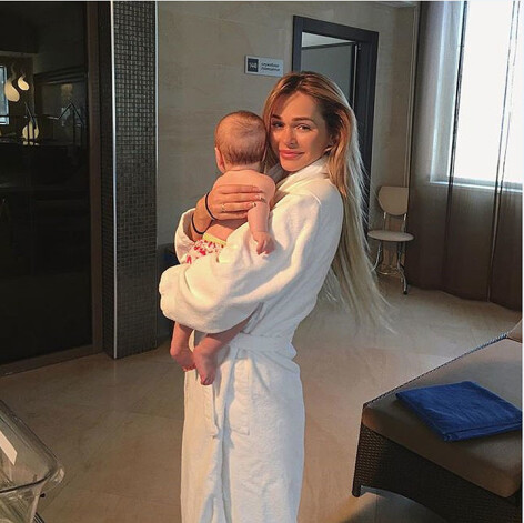 14 декабря 2015 года Анна впервые стала мамой — на свет появилась ее дочь Арианна