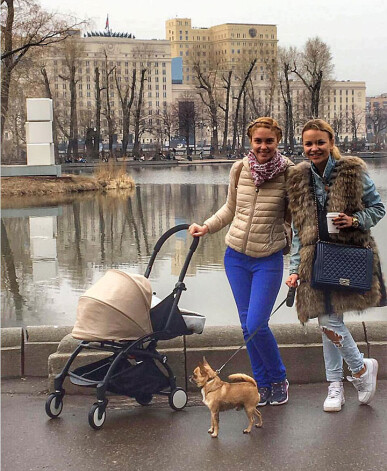 Долгие пешие прогулки с малышкой и подругой, латвийской певицей Stacy, тоже помогают Муцениеце избавиться от лишних килограммов