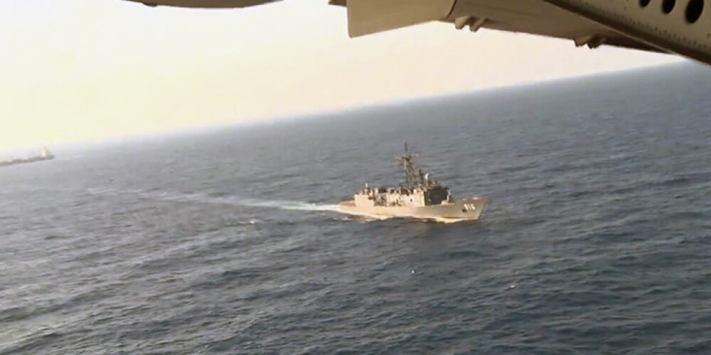 Vidusjūrā atrastas pasažieru personīgās mantas un "EgyptAir" lidmašīnas atlūzas