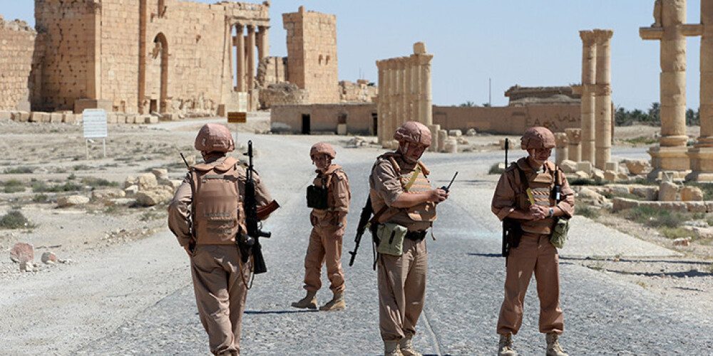 Krievijas armija Palmīras kultūrvēsturiskajā daļā ierīkojusi militāru bāzi. FOTO