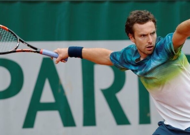 Gulbis "Roland Garros" sāk ar pārliecinošu uzvaru pār rangā divreiz augstāk esošo Sepi