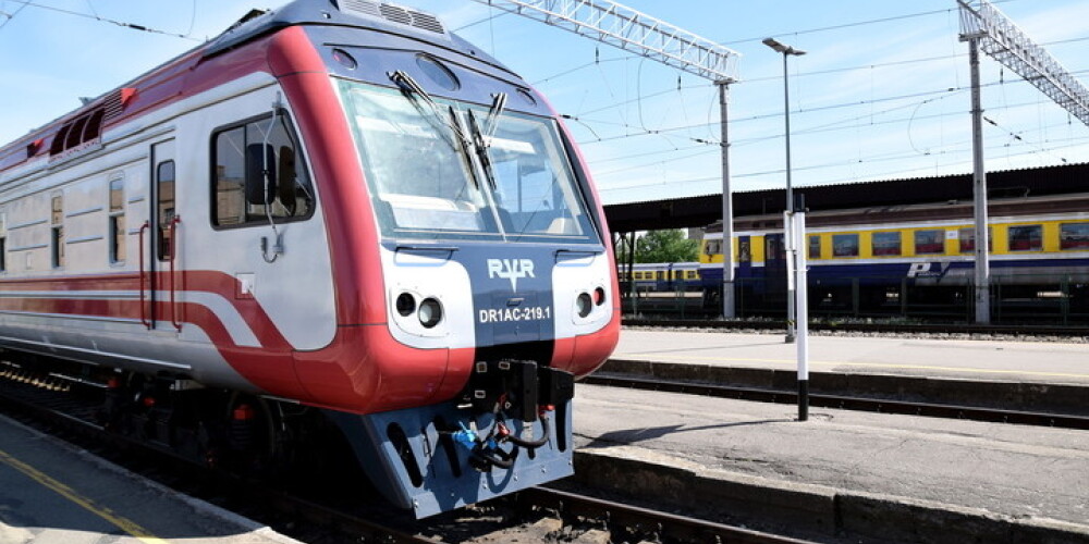 "Latvijas dzelzceļš" aicina seniorus nepārvērtēt savas spējas dzelzceļa tuvumā