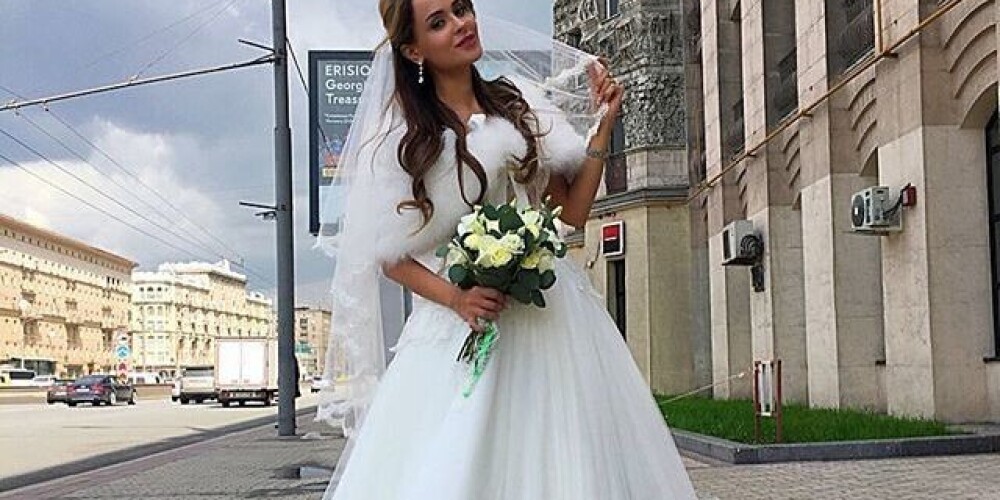 Калашникова пришла в ЗАГС без Шаляпина, но в свадебном платье