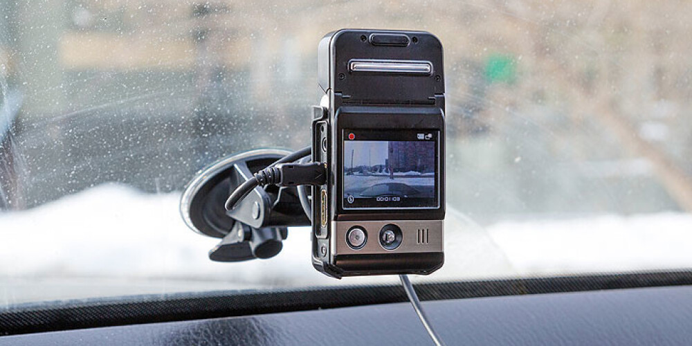 Šoferi sašutuši: par video reģistratoriem jāmaksā nodeva
