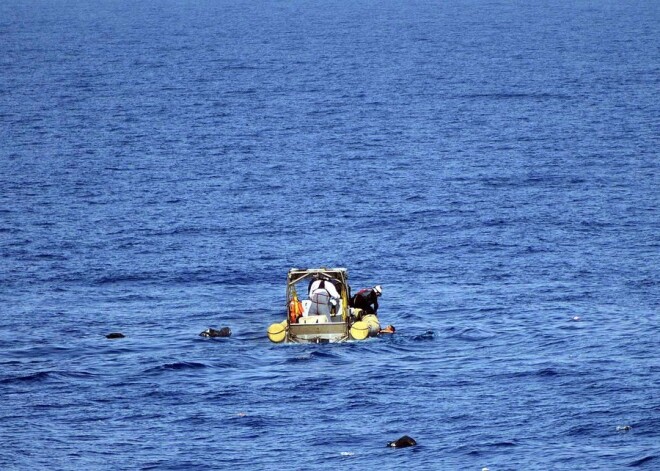 Aizvakar Itālijas krasta apsardzes kuģim „Bettica” nācās glābt vairākus simtus nelegālo imigrantu, kuru visnotaļ nelielā, taču ļoti pārblīvētā laiva apgāzās Vidusjūrā.