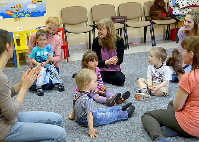 Latviešu mazuļu vecāki satraukti: Rīgā krievu bērni bērnudārzā tiek ātrāk nekā latvieši