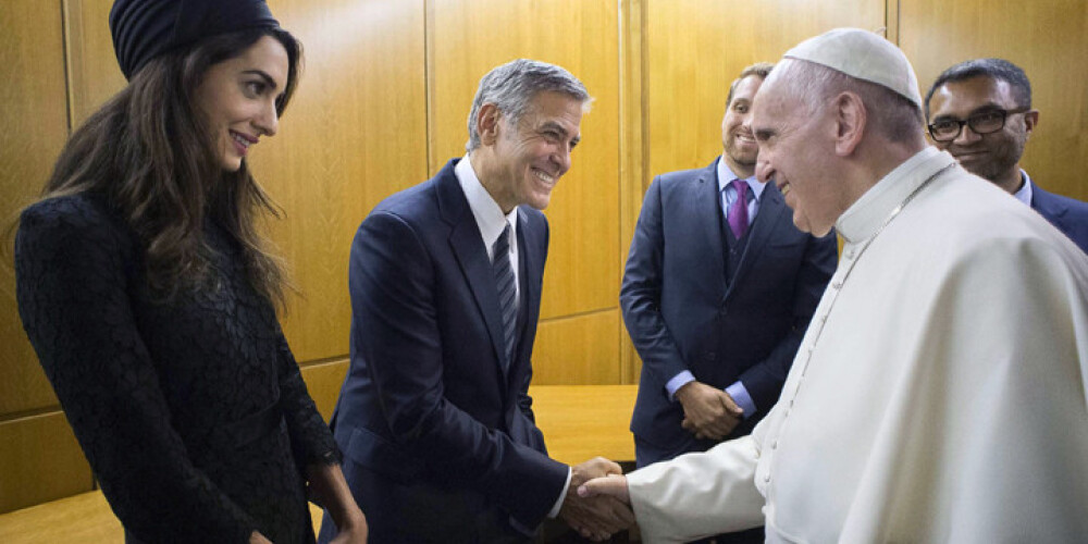 Pāvests Francisks apbalvo Holivudas aktierus. FOTO