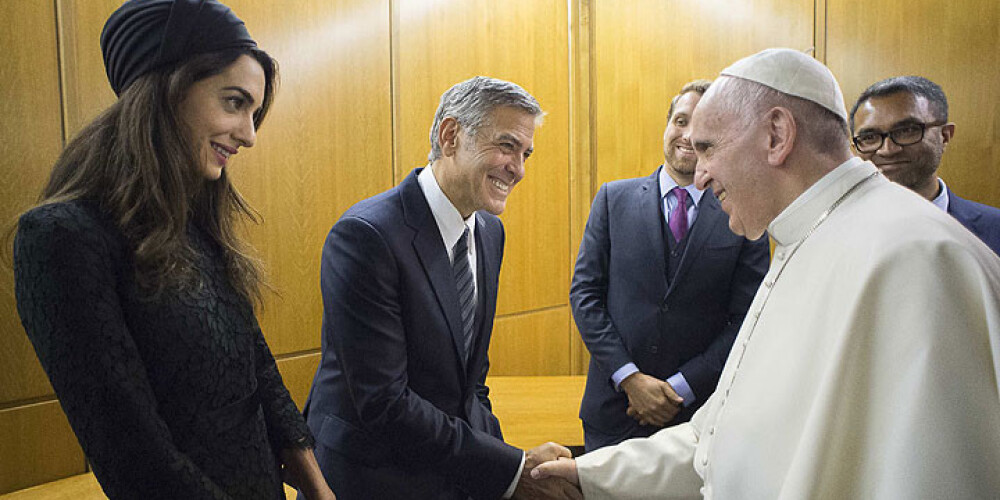 Клуни познакомил жену с папой римским