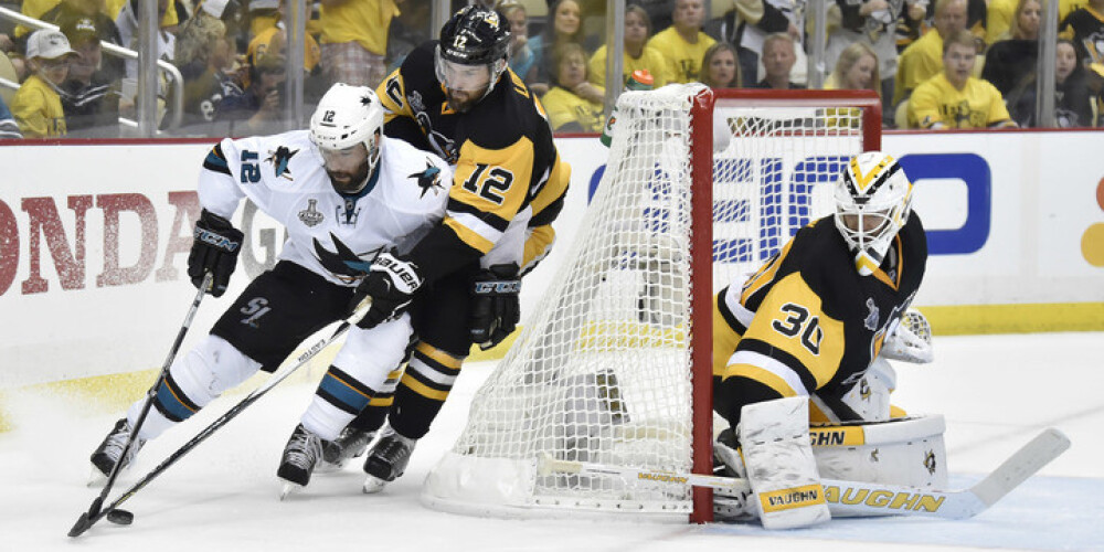 "Penguins" izrauj uzvaru pirmajā NHL finālsērijas spēlē