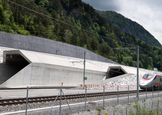 Šveicē atklāts pasaulē garākais dzelzceļa tunelis - 57 km zem Alpiem