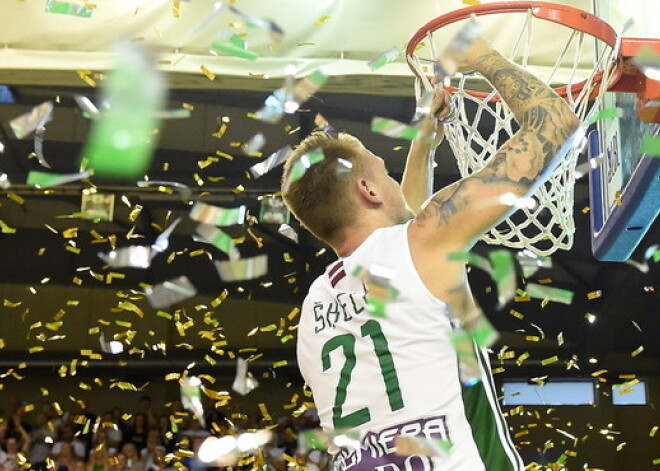 Brīnums Valmierā! Šīs Vidzemes pilsētas komanda pirmo reizi kļūst par Latvijas čempioniem basketbolā. FOTO